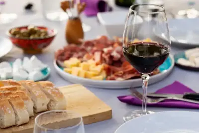 Kotor Food Walking Tour & γευσιγνωσία κρασιού